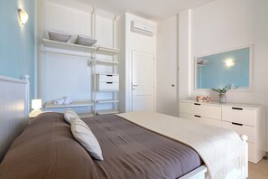 2 bedrooms, bed sheets