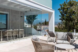 Outdoor dining - Villa 'Casa Blanca' with Sea View, Wi-Fi and Air Conditioning (Torre del mar)