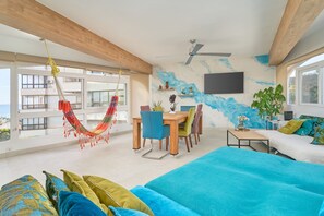 TV - Apartment 'Mejor Clima Europa' with Sea View, Private Pool and Wi-Fi (El Peñoncillo)
