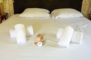 4 habitaciones, tabla de planchar con plancha, wifi y ropa de cama 