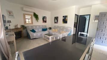 Télévision, cheminée