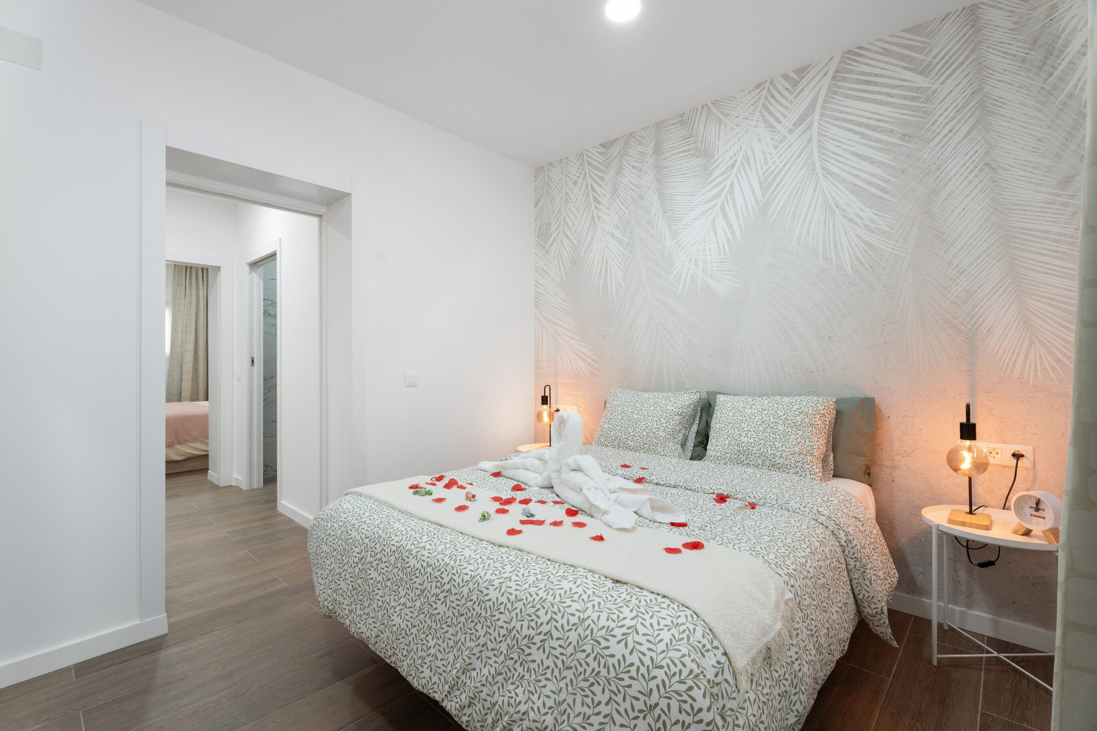 2 slaapkamers, een strijkplank/strijkijzer, gratis wifi, beddengoed