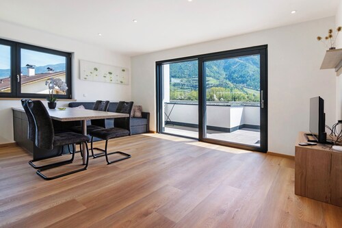 Ferienwohnung 'Lea' mit Bergblick, Wi-Fi und Klimaanlage