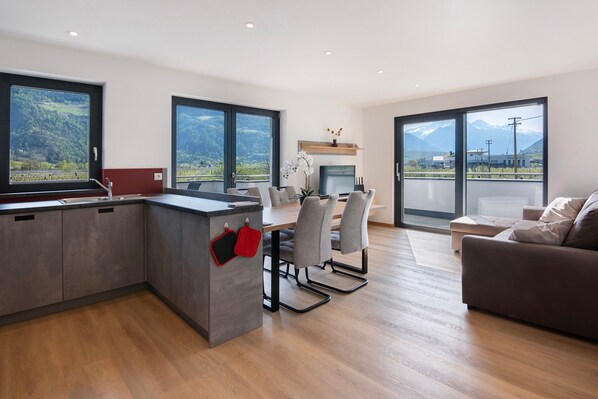 TV - Apartment 'Pia' with Mountain View, Wi-Fi and Air Conditioning (Ciardes)