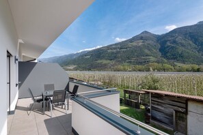 Outdoor dining - Apartment 'Pia' with Mountain View, Wi-Fi and Air Conditioning (Ciardes)
