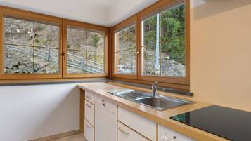 Réfrigérateur, four, plaque de cuisson, lave-vaisselle