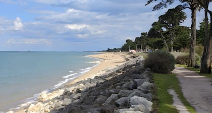 Pension 'La Brée Les Bains' mit gemeinsamer Terrasse, Gemeinschaftsgarten und Wi-Fi