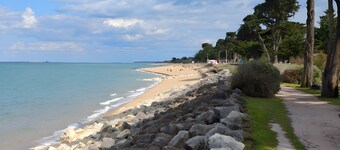 Bed and Breakfast 'Le Grillon' with Shared Terrace, Shared Garden and Wi-Fi