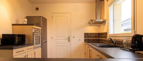 Fridge, oven, dishwasher, toaster
