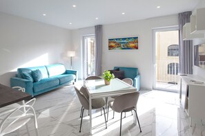 Classic Apartment, Balcony | Living area | Flat-screen TV - Tema Suites (Naples)