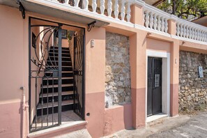 تفاصيل الفندق من الخارج