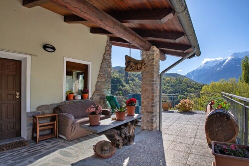 Apartment 'Eun Tchì Vo - Gignod' with Mountain View, Shared Terrace, Barbecue and Wi-Fi