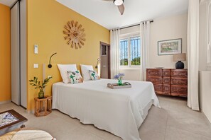 4 bedrooms, iron/ironing board, free WiFi, bed sheets
