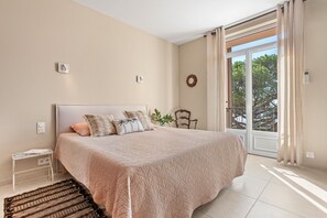 4 Schlafzimmer, Bügeleisen/Bügelbrett, kostenloses WLAN, Bettwäsche