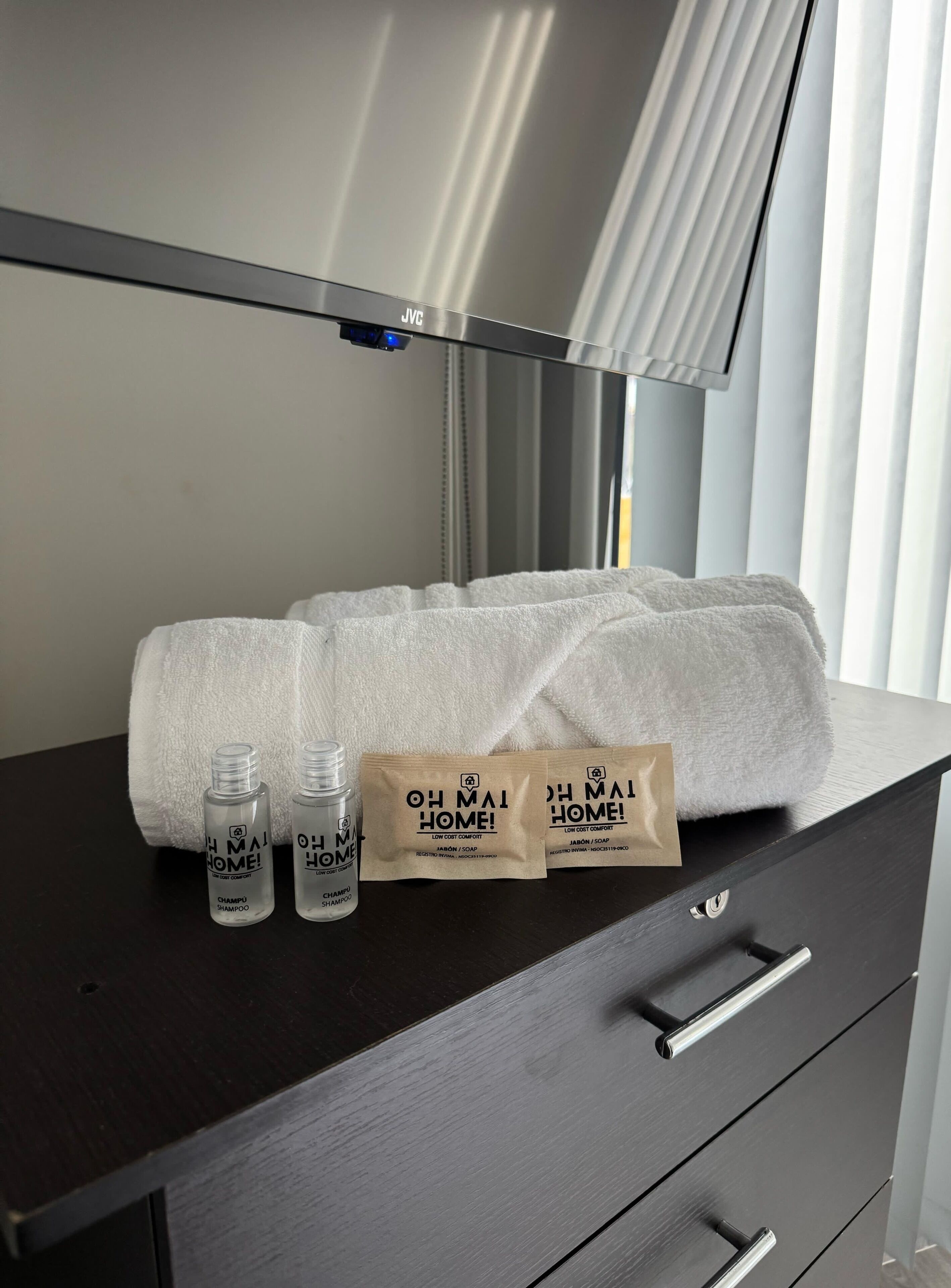 Toallas, jabón, papel de baño 