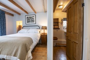 1 chambre, fer et planche à repasser, accès Internet, draps fournis