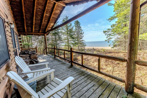 Snug UP: Walk Straight From Porch to Shore This Summer