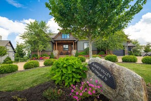 Een woonhuis genaamd Sunset Valley 40 Vineyard Tr.