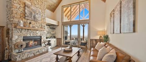 Télévision, cheminée, baby-foot