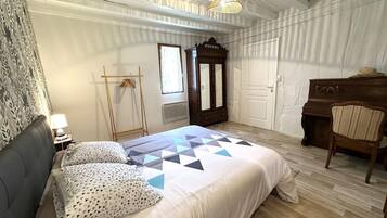 3 bedrooms, travel crib, WiFi