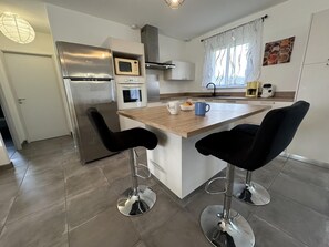 Kjøleskap, mikrobølgeovn og oppvaskmaskin