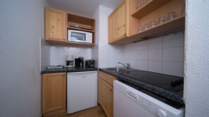 Fridge, microwave, dishwasher, coffee/tea maker