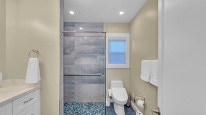 Shower, hair dryer, bidet, towels