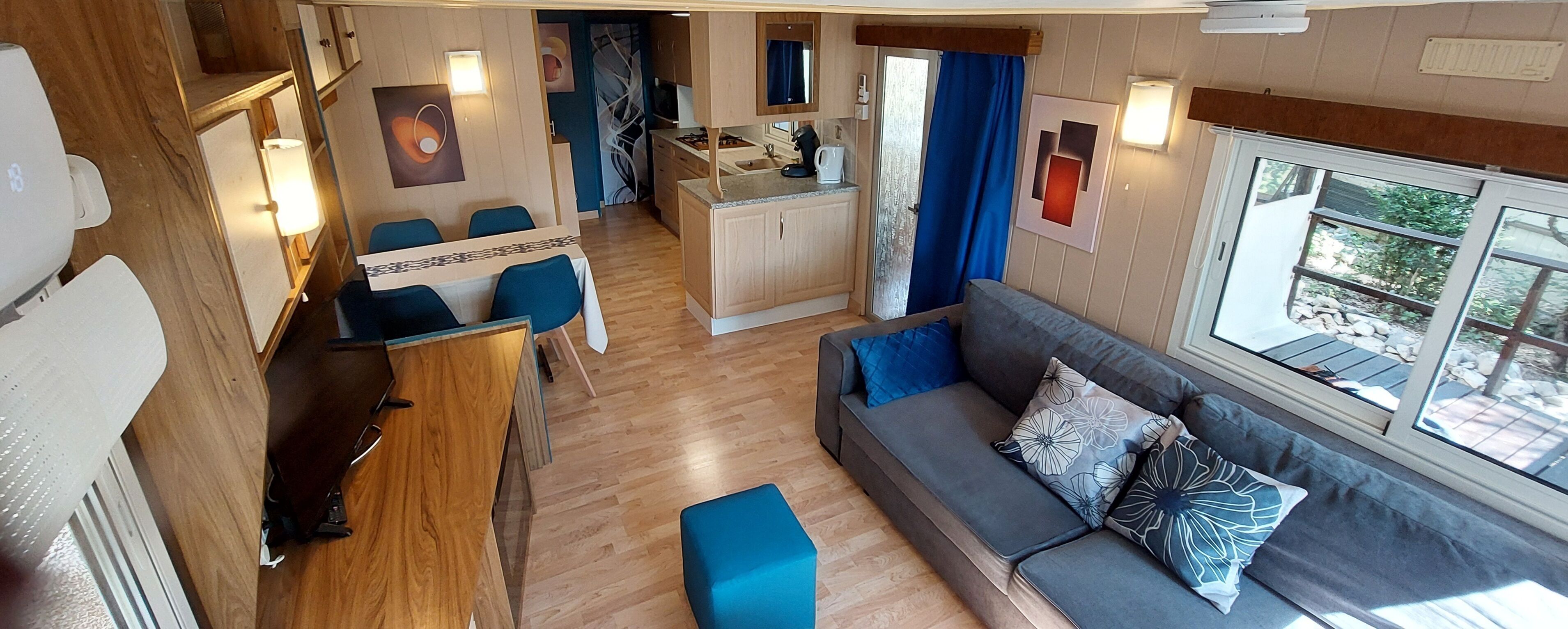 Televisie en een open haard