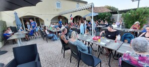 Outdoor dining - Atypical holiday cottage-style mobile home, quiet and bucolic (Méjannes-le-Clap)