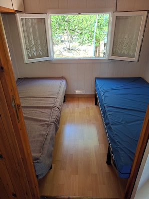 2 bedrooms, travel cot