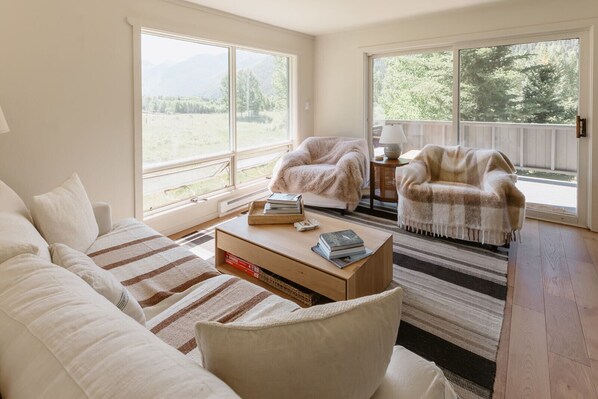 Una Smart TV, libros