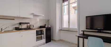 Fridge, microwave, stovetop, toaster