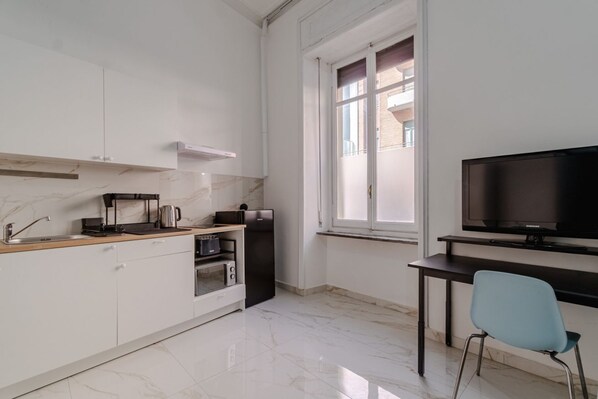 Fridge, microwave, stovetop, toaster
