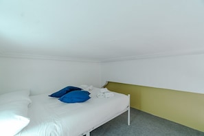 1 habitación, wifi y ropa de cama