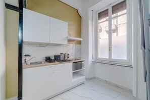 Fridge, microwave, stovetop, toaster