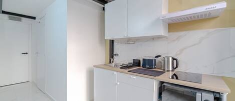 Fridge, microwave, stovetop, toaster