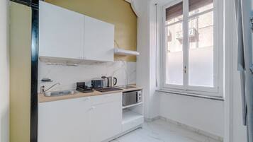 Fridge, microwave, stovetop, toaster