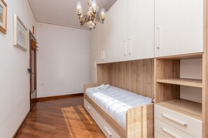 3 chambres, fer et planche à repasser, accès Internet, draps fournis