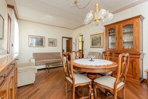 Dining - Wonderful apartment of about 80 square meters, able to accommodate 5 people, located on the first floor of a villa without a lift (with internal and external steps).The property is located in the heart of Venice Mestre, in a quiet and well-served residen (Venice)