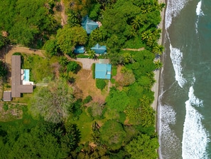 An aerial view of a coastal property with multiple buildings, a swimming pool, and lush greenery. - Chalet Tropical by Pura Villas (Uvita)