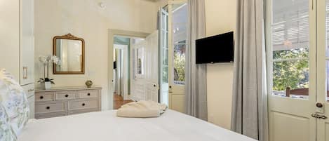 5 habitaciones, tabla de planchar con plancha y wifi gratis