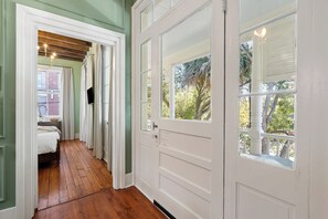 5 bedrooms, iron/ironing board, free WiFi, bed sheets - Brand NEW! 5BR/5BA Home, Perfect for Groups with a Walkable Downtown Location! (Charleston)