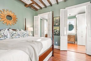 5 slaapkamers, een strijkplank/strijkijzer, gratis wifi, beddengoed