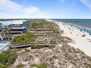 On the beach - Spacious Oceanfront 4BR Condo w/ Pool & Elevator! Gorgeous Views Like No Other! (Isle Of Palms)