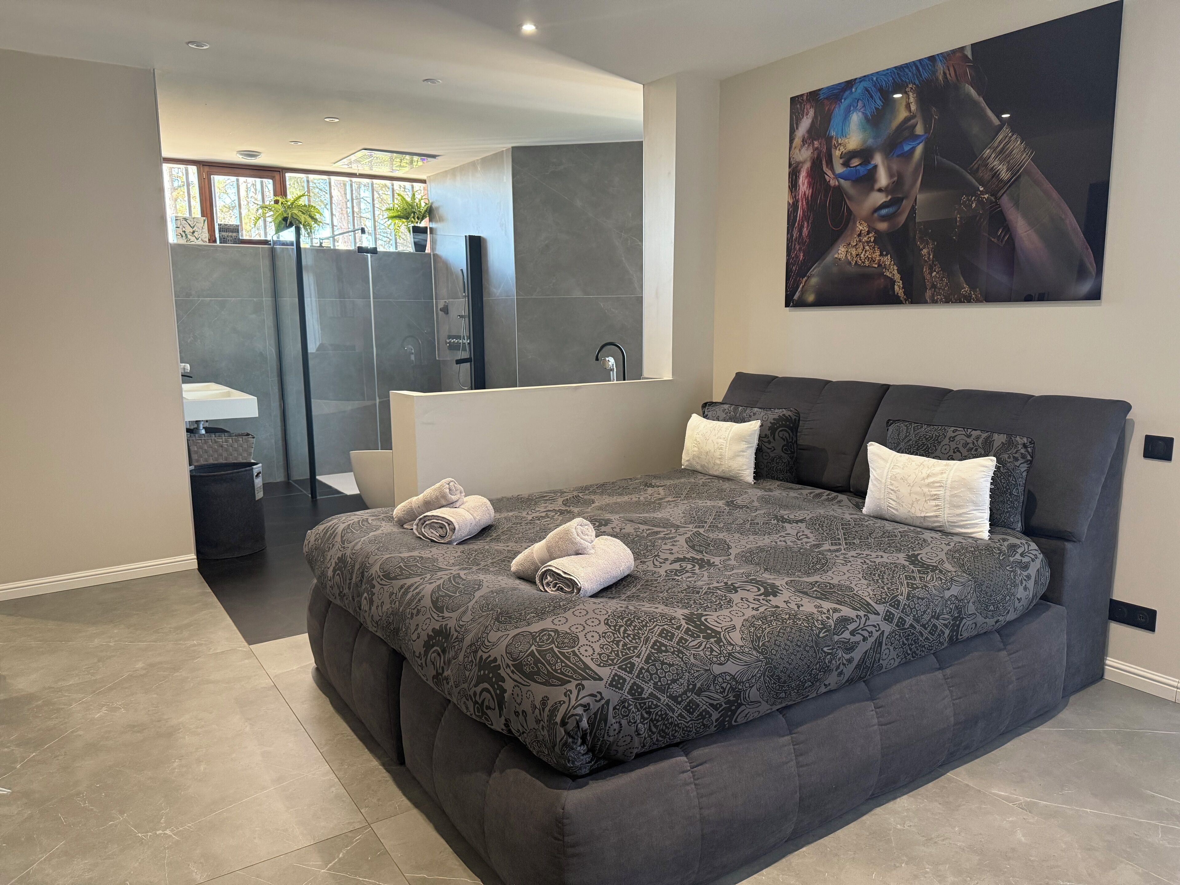 6 bedrooms, iron/ironing board, travel cot, WiFi