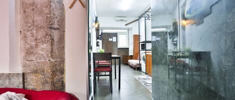 熨斗/熨衫板、Wi-Fi、床單