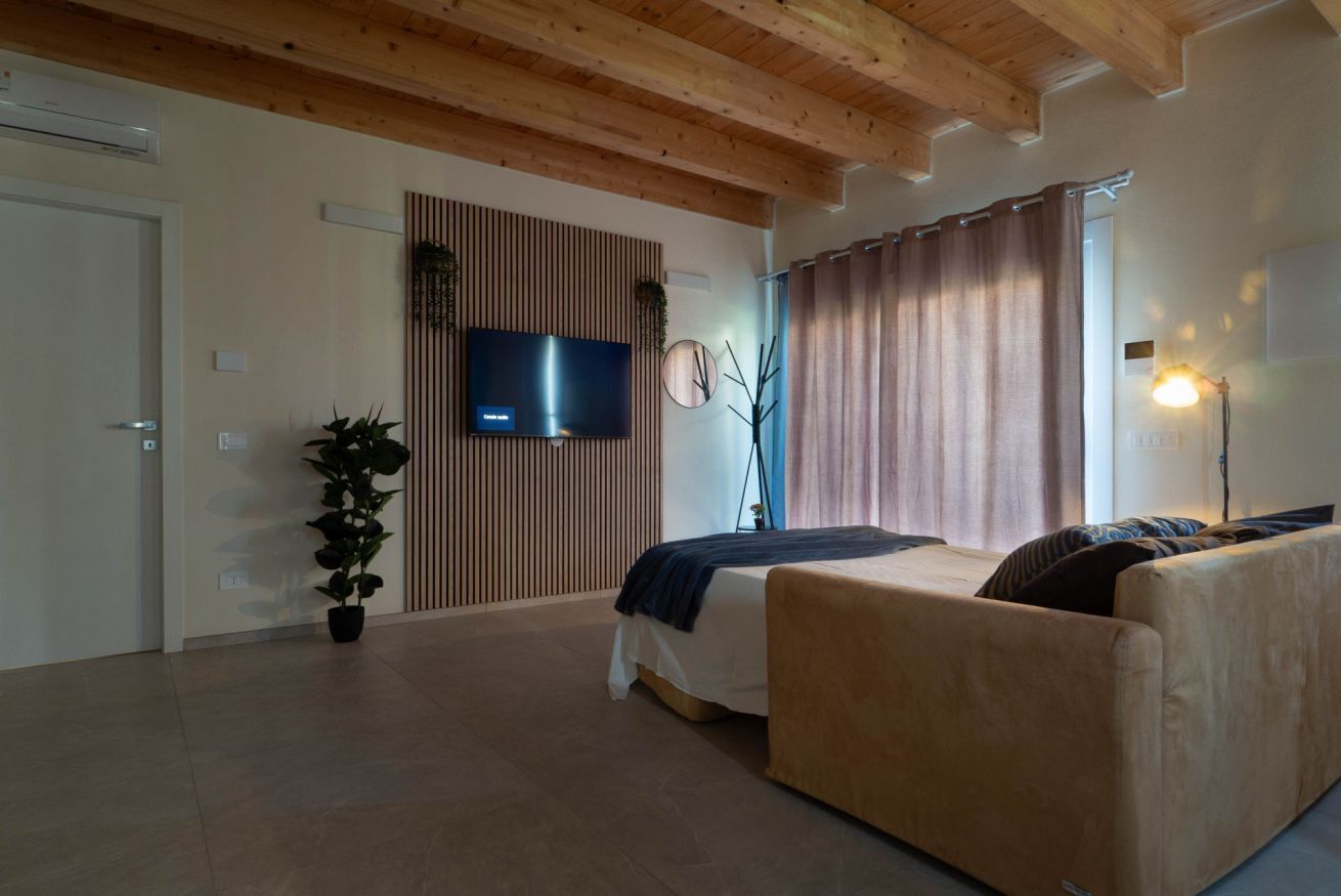 2 bedrooms, iron/ironing board, WiFi