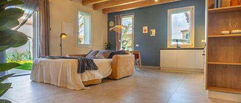 2 bedrooms, iron/ironing board, WiFi