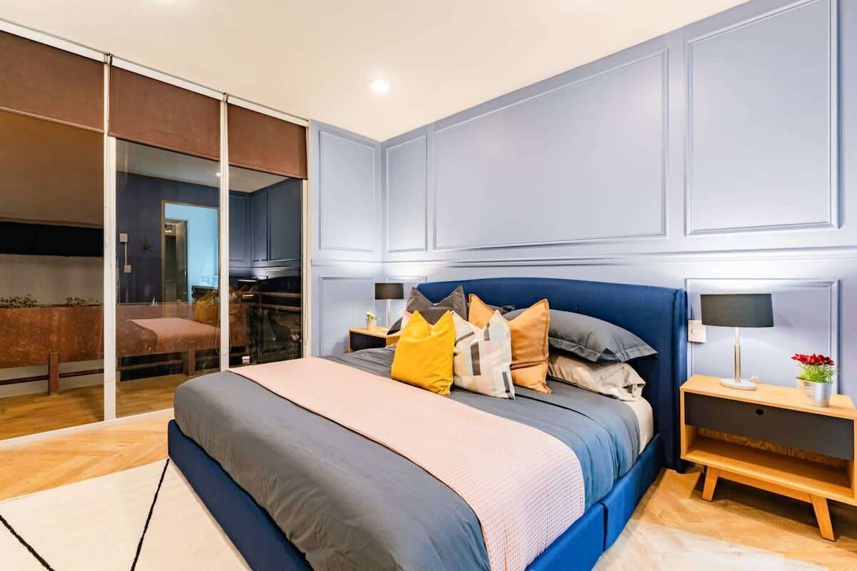 3 bedrooms, desk, iron/ironing board, travel crib