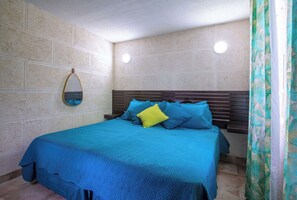 2 bedrooms, in-room safe, desk, iron/ironing board